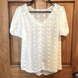 E&M Women’s Button Front Large Swiss Dot White Top Short Sleeve V-Neck Size L